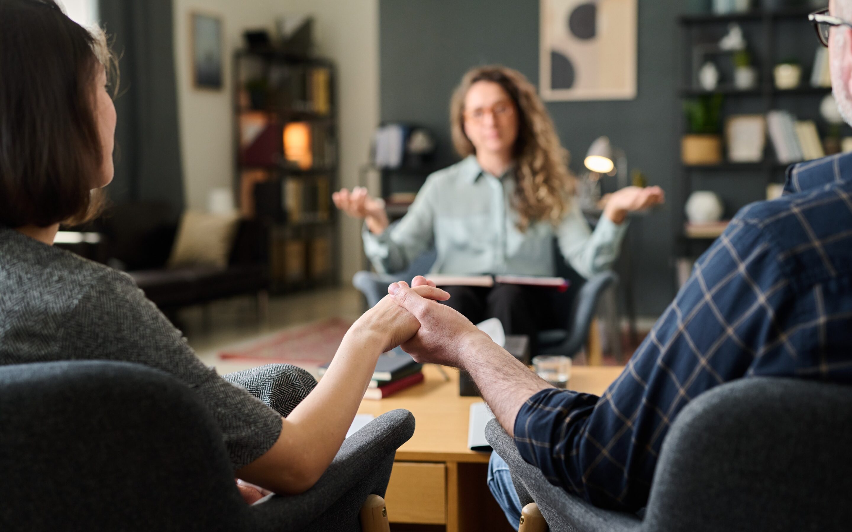 Marriage Therapy vs. Marriage Counseling in Geneva: What’s the Difference